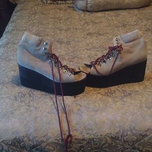 Open toed wedge Boots